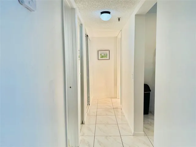 $2,200 | 105 Lake Emerald Drive, Unit 610, Oakland Park, FL 33309