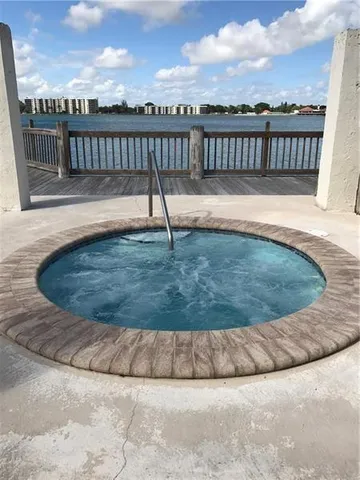 $2,000 | 105 Lake Emerald Drive, Unit 610, Oakland Park, FL 33309