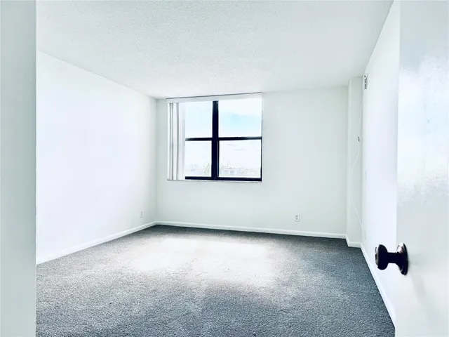 $2,200 | 105 Lake Emerald Drive, Unit 610, Oakland Park, FL 33309