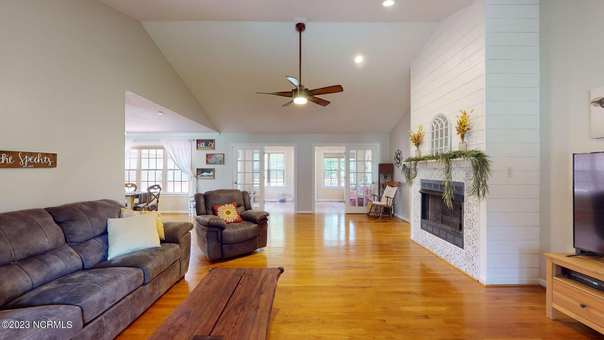 130 Geneva Road New Bern, NC 28562 - Photo 6 of 41 Living room