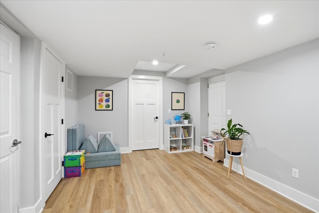 111 Wompatuck Road Hingham, MA 02043 - Photo 17 of 25