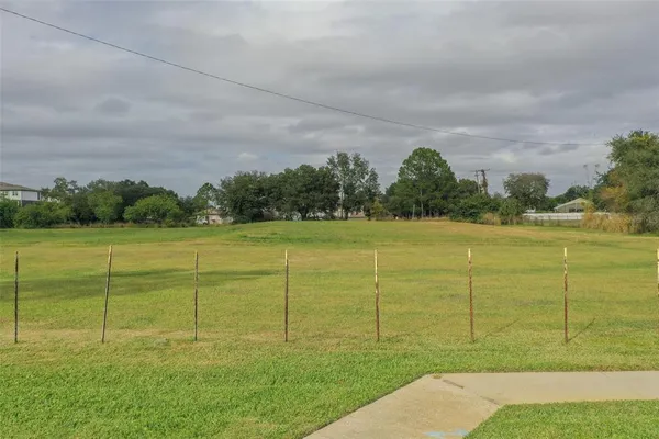 a view of a field with an empty space