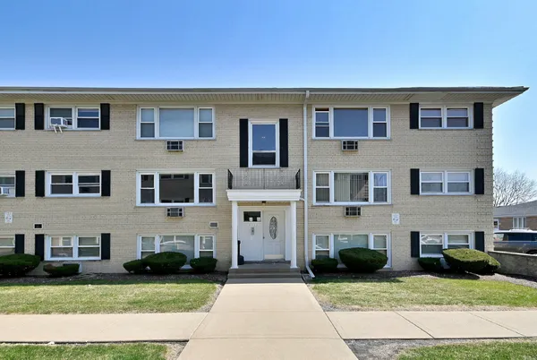 $199,000 | 4932 North Leonard Drive, Unit 2A, Norridge, IL 60706