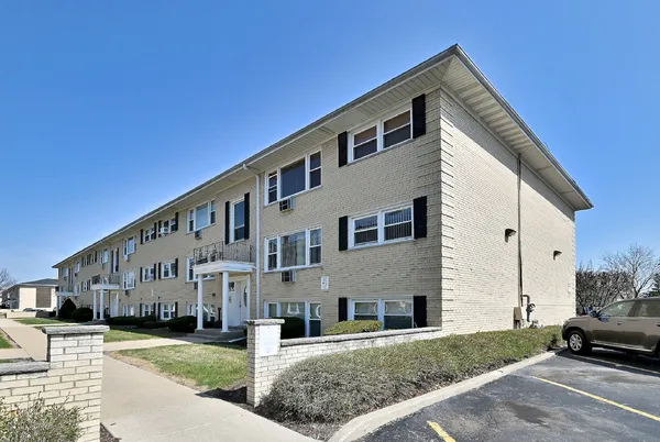 $199,000 | 4932 North Leonard Drive, Unit 2A, Norridge, IL 60706