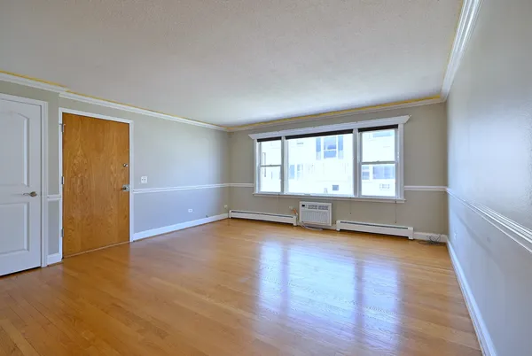 $199,000 | 4932 North Leonard Drive, Unit 2A, Norridge, IL 60706