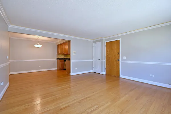$199,000 | 4932 North Leonard Drive, Unit 2A, Norridge, IL 60706