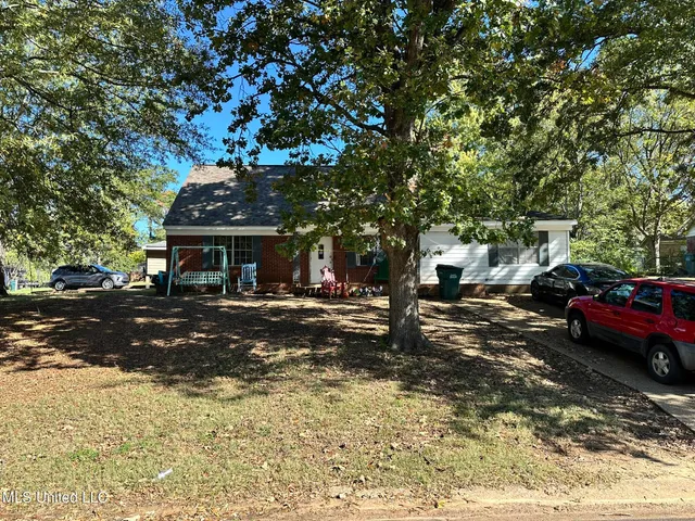 $475,000 | 8694 Bunker Hill Drive, Southaven, MS 38671