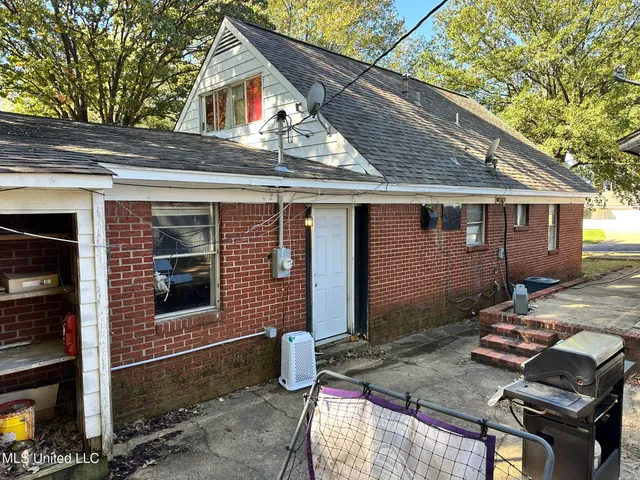 $475,000 | 8694 Bunker Hill Drive, Southaven, MS 38671