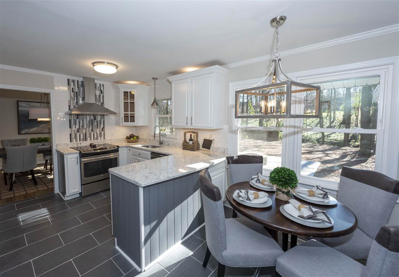 kitchen/breakfast nook