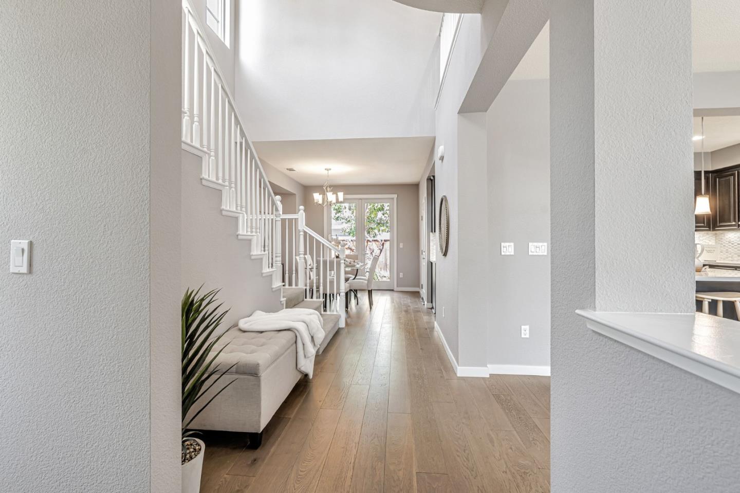 310 Villa Street Mountain View, CA 94041 - Photo 5 of 40 a living room with furniture and a potted plant