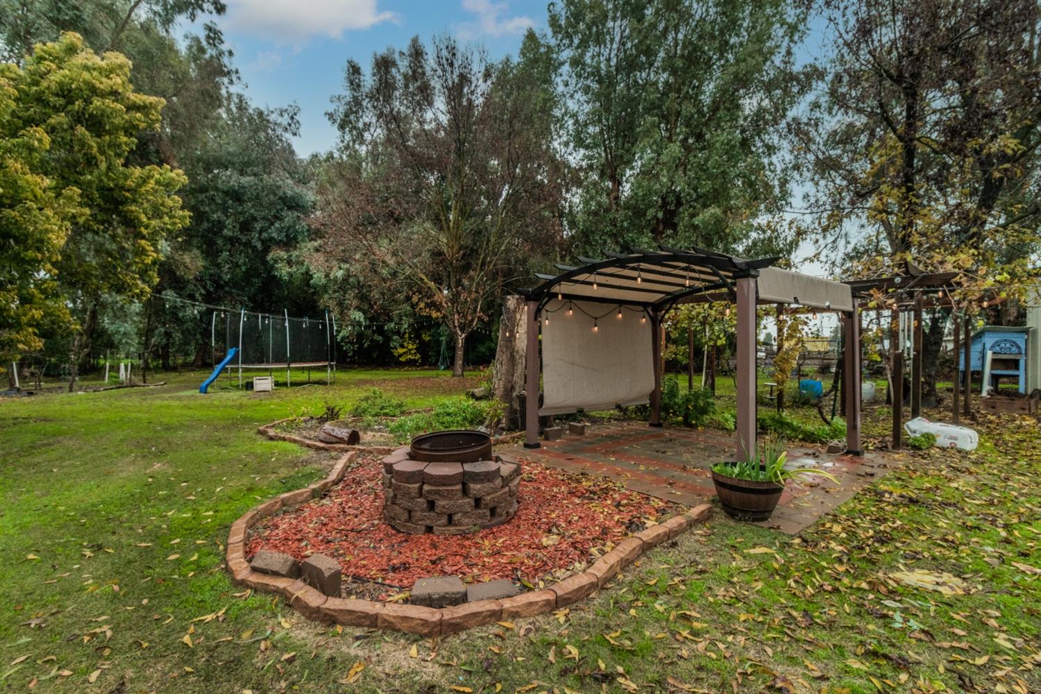 1783 North De Wolf Avenue Clovis, CA 93619 - Photo 31 of 39 a backyard of a house with fountain table and chairs