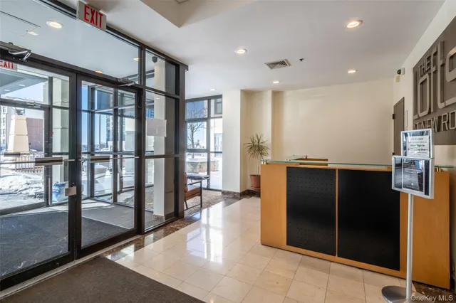 $329,900 | 100 New Roc City Place, Unit 405, New Rochelle, NY 10801