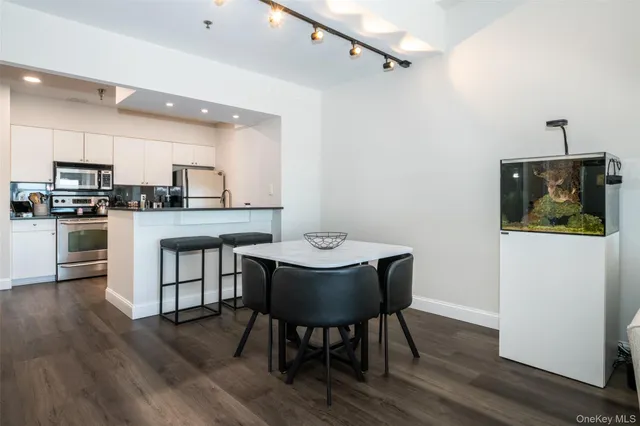 $329,900 | 100 New Roc City Place, Unit 405, New Rochelle, NY 10801