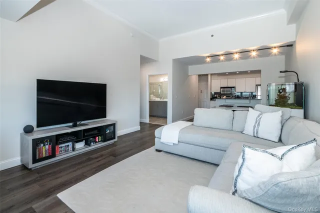 $329,900 | 100 New Roc City Place, Unit 405, New Rochelle, NY 10801