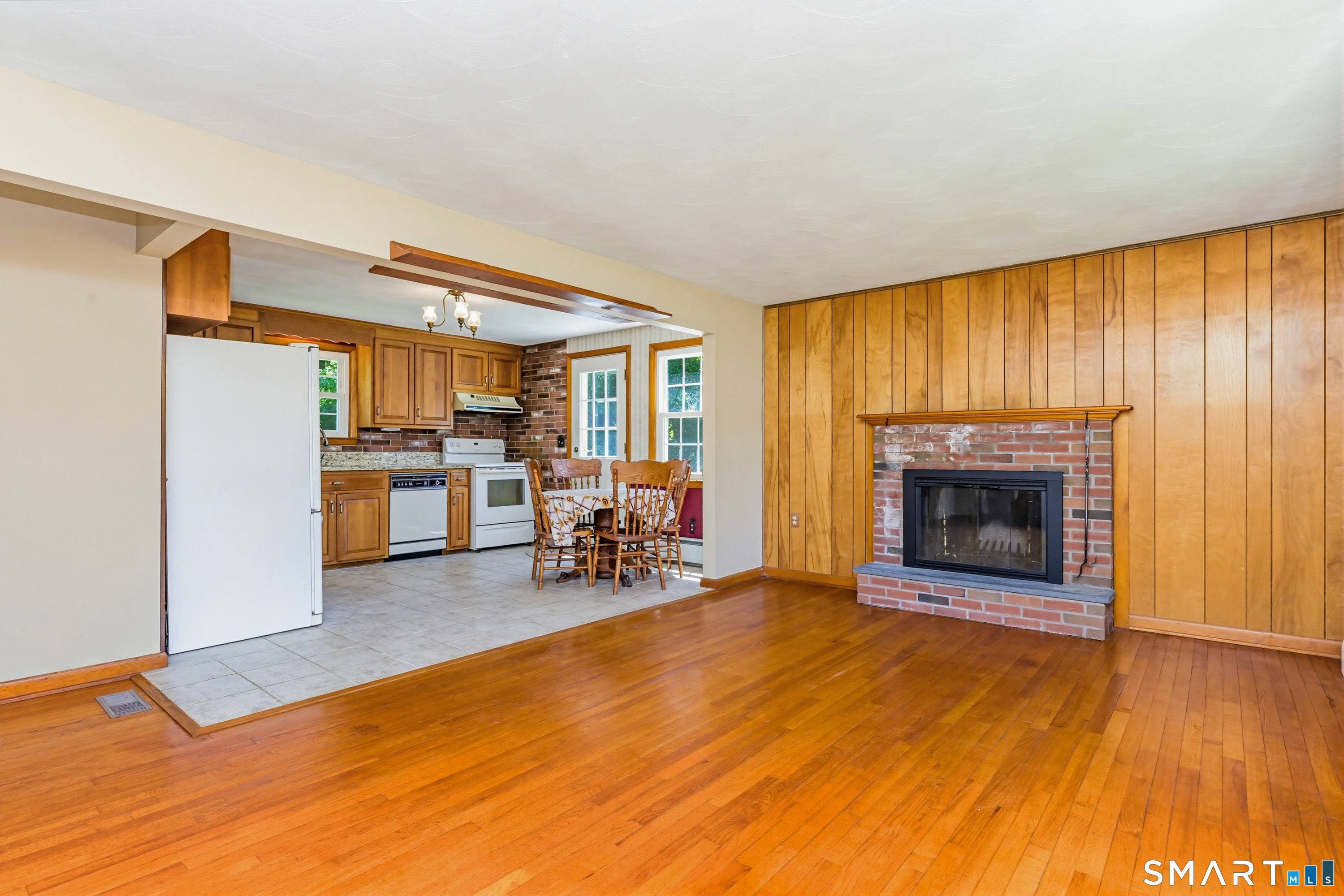 116 Morris Hubbard Road Haddam, CT 06441 - Photo 4 of 40