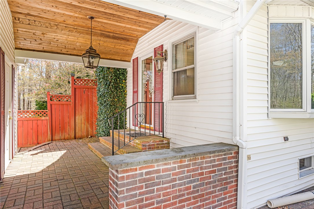 243 Tomaquag Road Hopkinton, RI 02804 - Photo 5 of 39