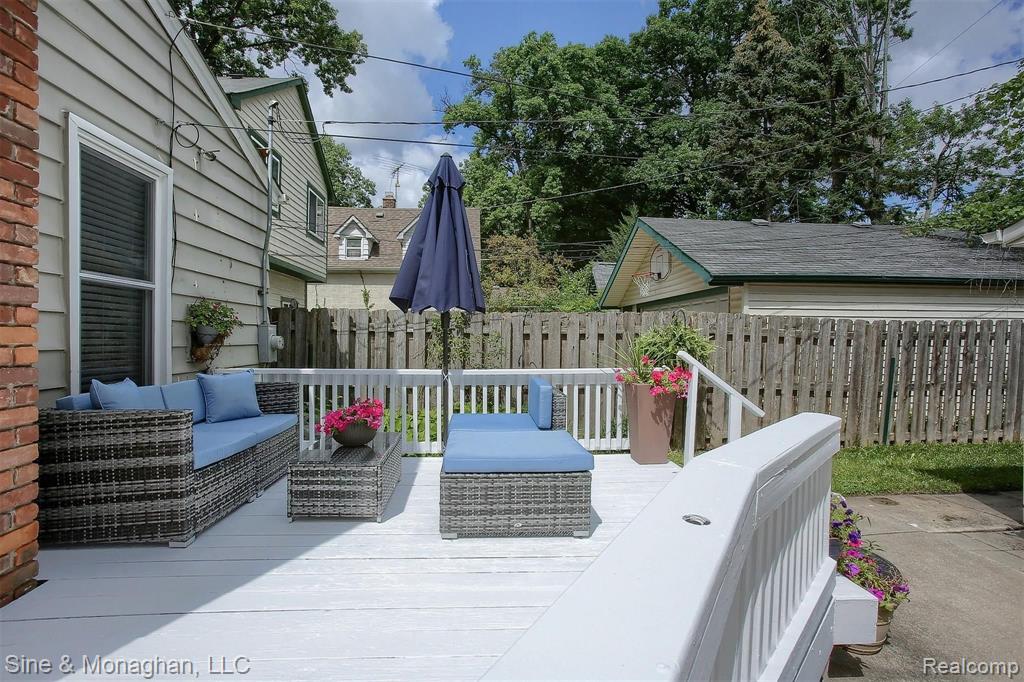 2110 Hampton Road Grosse Pointe Woods, MI 48236 - Photo 27 of 31