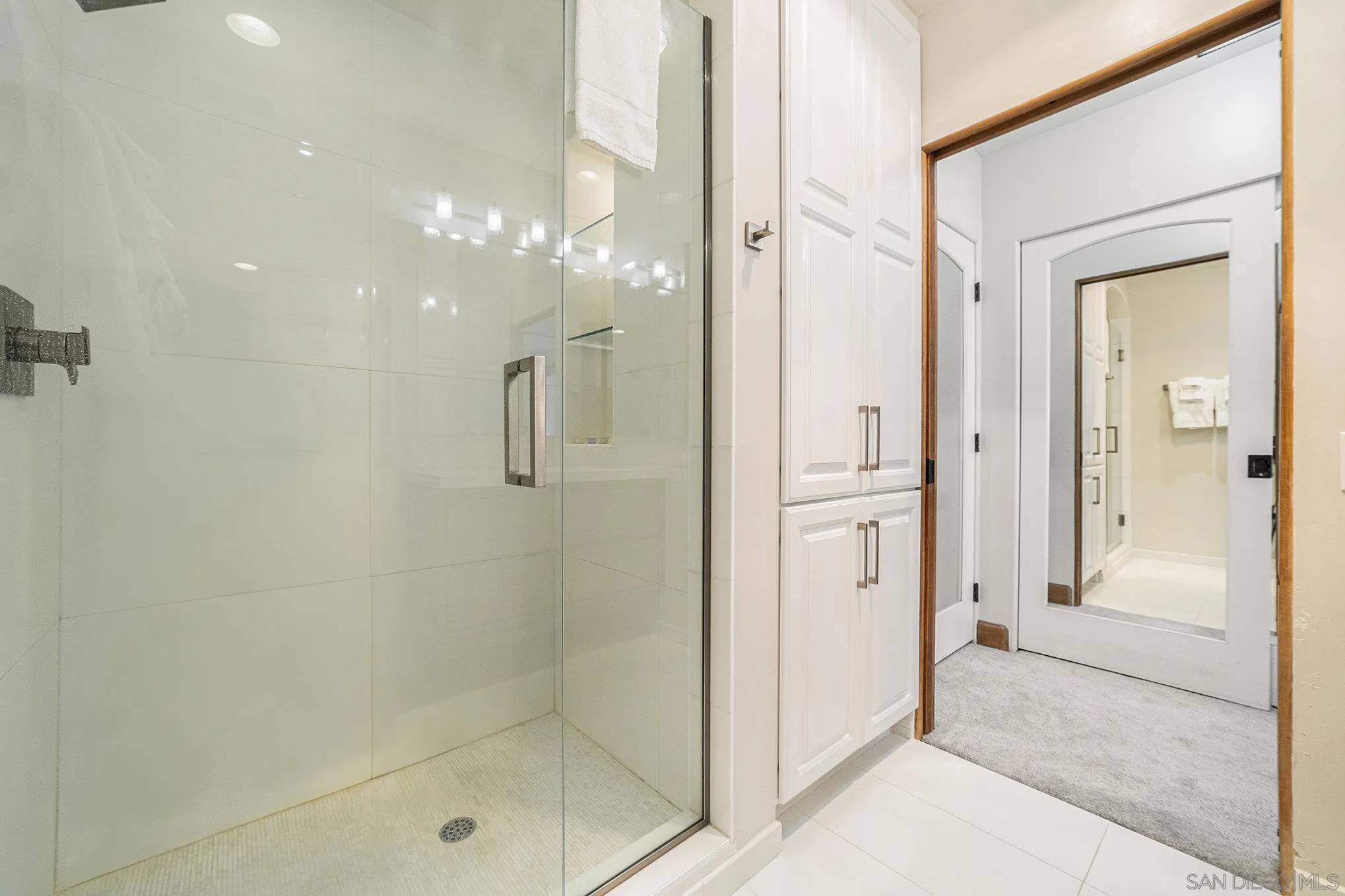 220 Coast Boulevard, Unit 2D La Jolla, CA 92037 - Photo 23 of 35 a bathroom with a shower