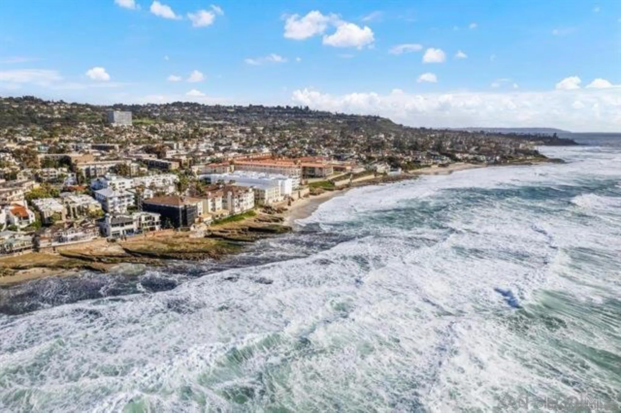 220 Coast Boulevard, Unit 2D La Jolla, CA 92037 - Photo 34 of 35 a view of a dry yard with wooden fence