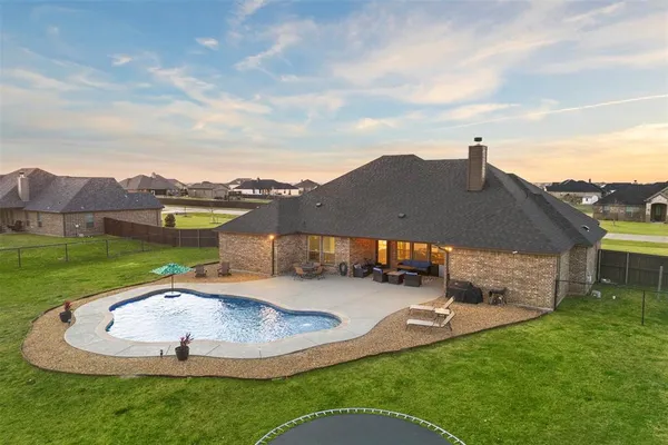 $575,000 | 331 Crosswind Drive, Waxahachie, TX 75167