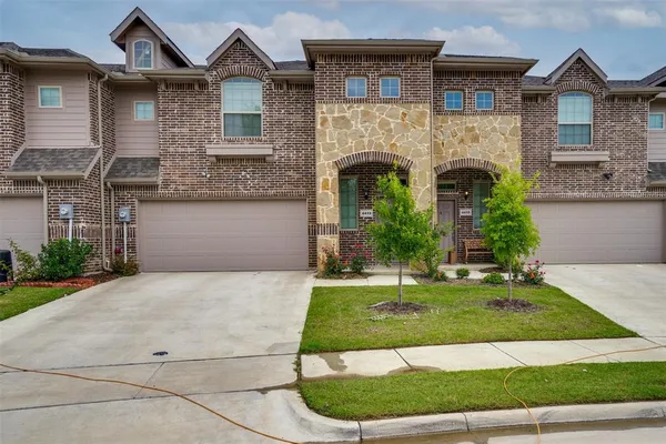 $2,850 | 4419 Beaver Lane, Irving, TX 75061