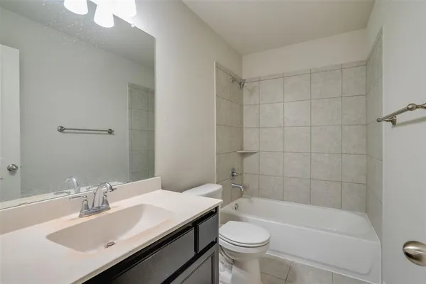 $2,850 | 4419 Beaver Lane, Irving, TX 75061