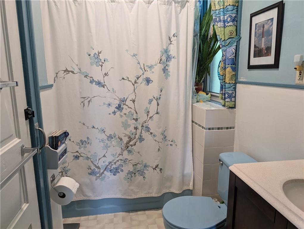 1061 Geyer Road Pittsburgh, PA 15209 - Photo 15 of 27 1st Floor full bathroom