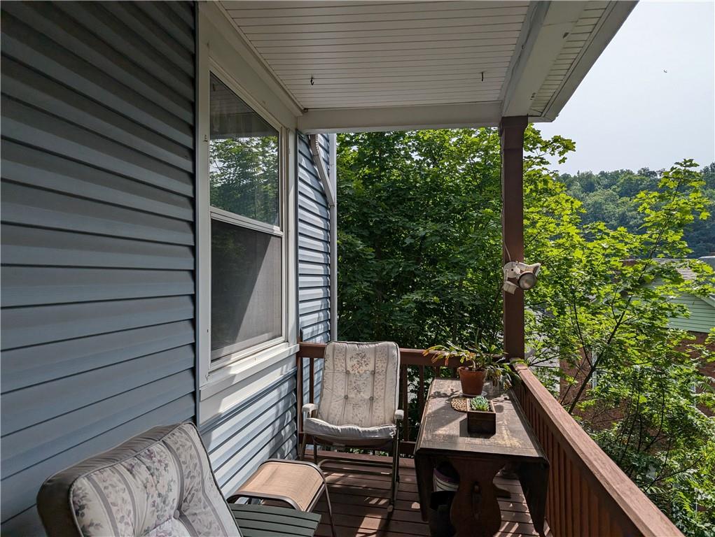 1061 Geyer Road Pittsburgh, PA 15209 - Photo 3 of 27 Front Porch