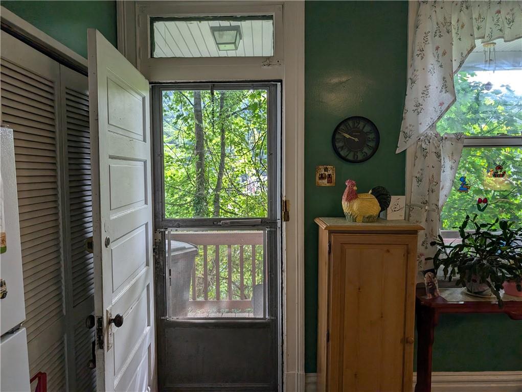 1061 Geyer Road Pittsburgh, PA 15209 - Photo 10 of 27 Kitchen