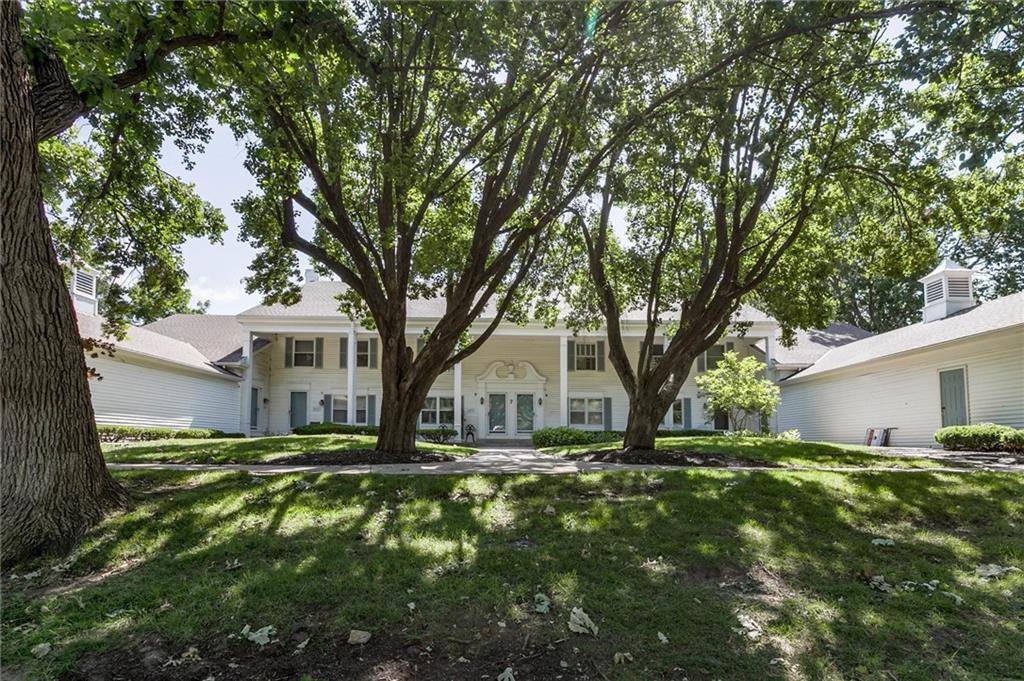 10553 Riley Street Overland Park, KS 66212 - Photo 2 of 34