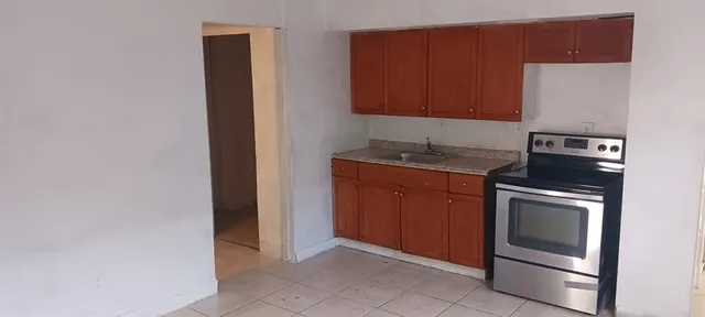 $1,700 | 725 North E Street, Lake Worth Beach, FL 33460