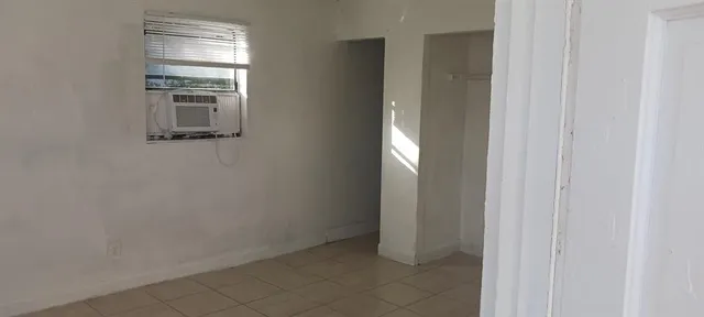 $1,700 | 725 North E Street, Lake Worth Beach, FL 33460