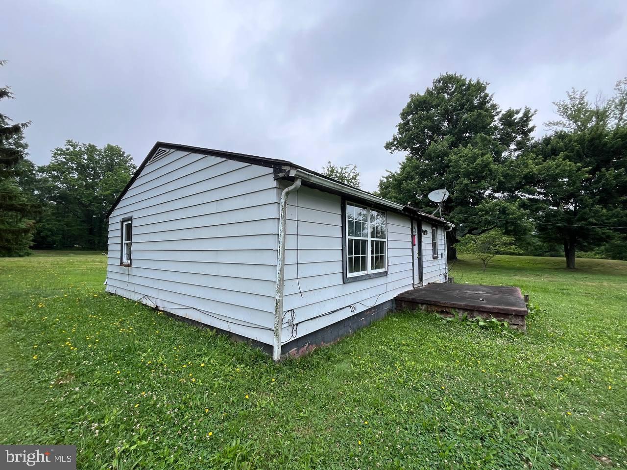 132 Thomas Road New Castle, PA 16101 - Photo 4 of 51