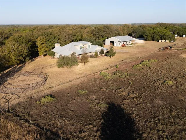 a view of a hallway to rooms
