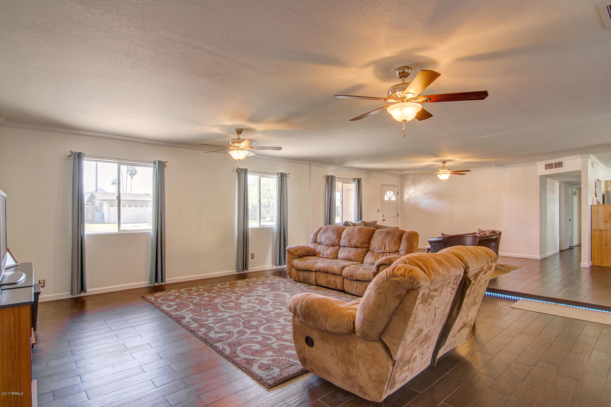 3302 East Bloomfield Road Phoenix, AZ 85032 - Photo 3 of 37 bloomfield4 - Copy