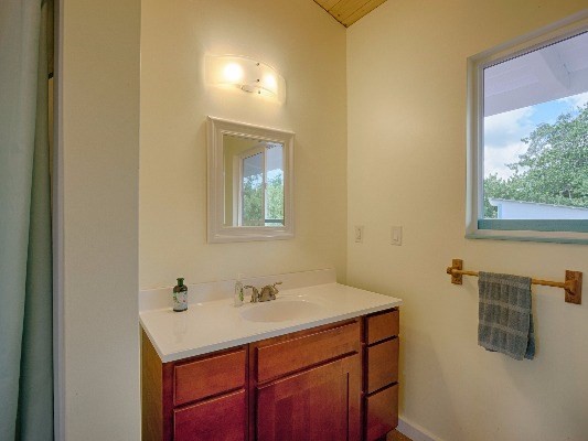 14-4825 La Maloo Road Pahoa, HI 96778 - Photo 17 of 25 a bathroom with a sink and a mirror