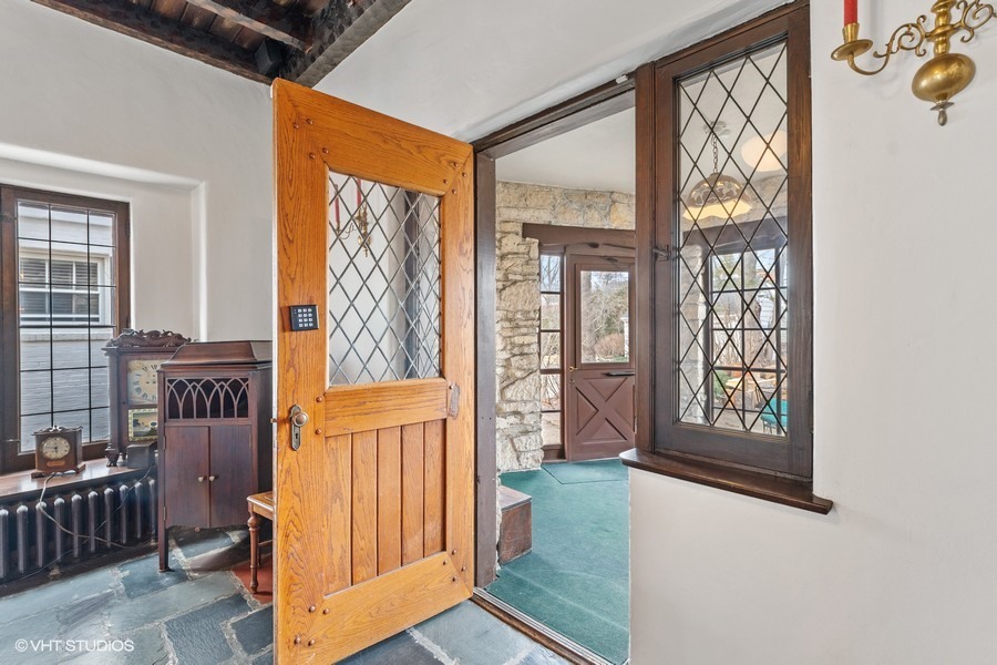 2116 Chestnut Avenue Wilmette, IL 60091 - Photo 2 of 26