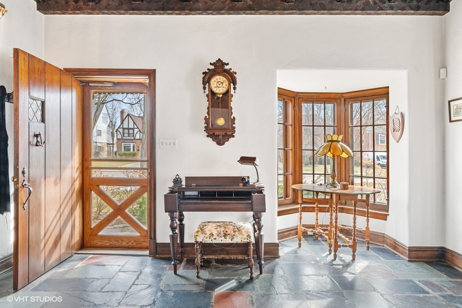 2116 Chestnut Avenue Wilmette, IL 60091 - Photo 3 of 26