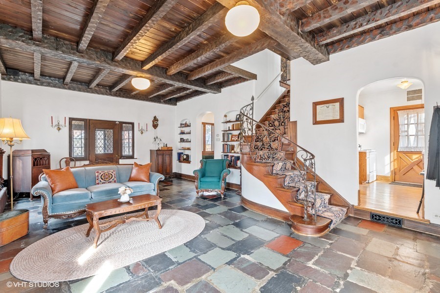 2116 Chestnut Avenue Wilmette, IL 60091 - Photo 4 of 26