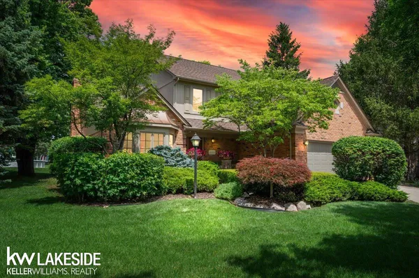 $495,000 | 16965 Huntington Woods Drive, Macomb, MI 48042