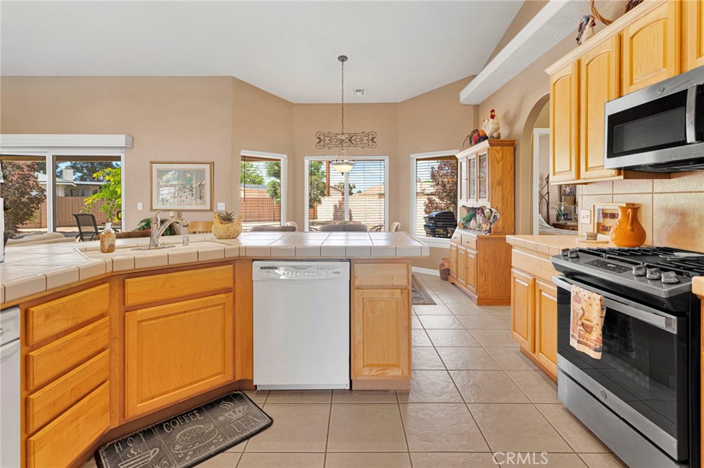 14128 Rincon Road Apple Valley, CA 92307 - Photo 19 of 53