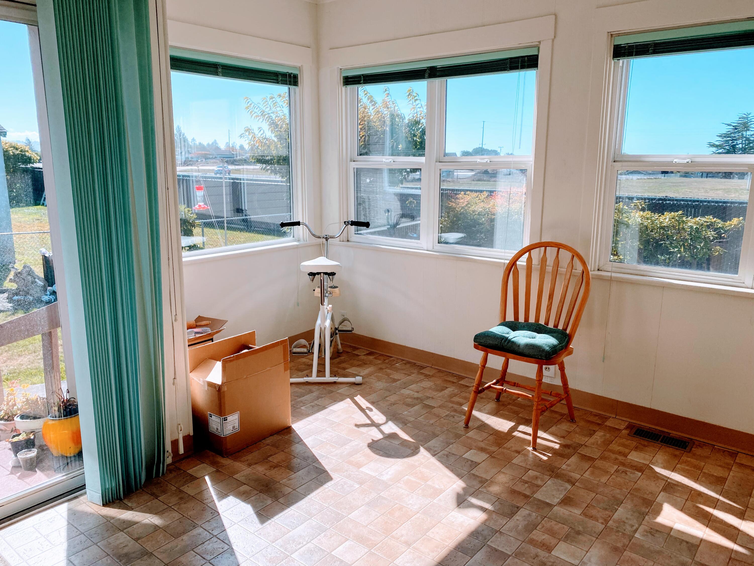 3544 Spring Street Eureka, CA 95503 - Photo 18 of 51 Sunroom