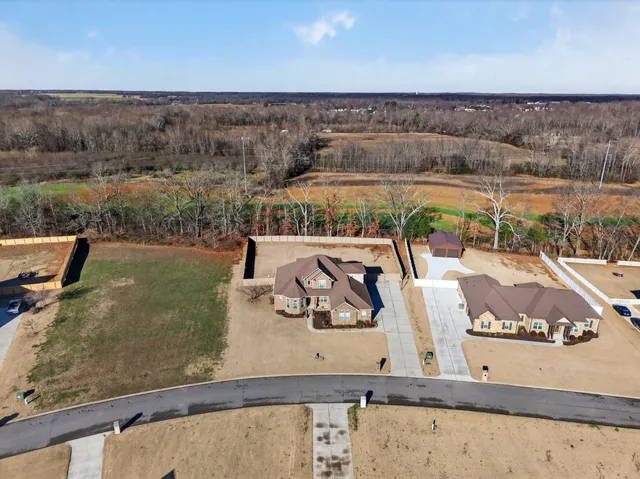 $675,000 | 33 Ivy Drive, Fayetteville, TN 37334