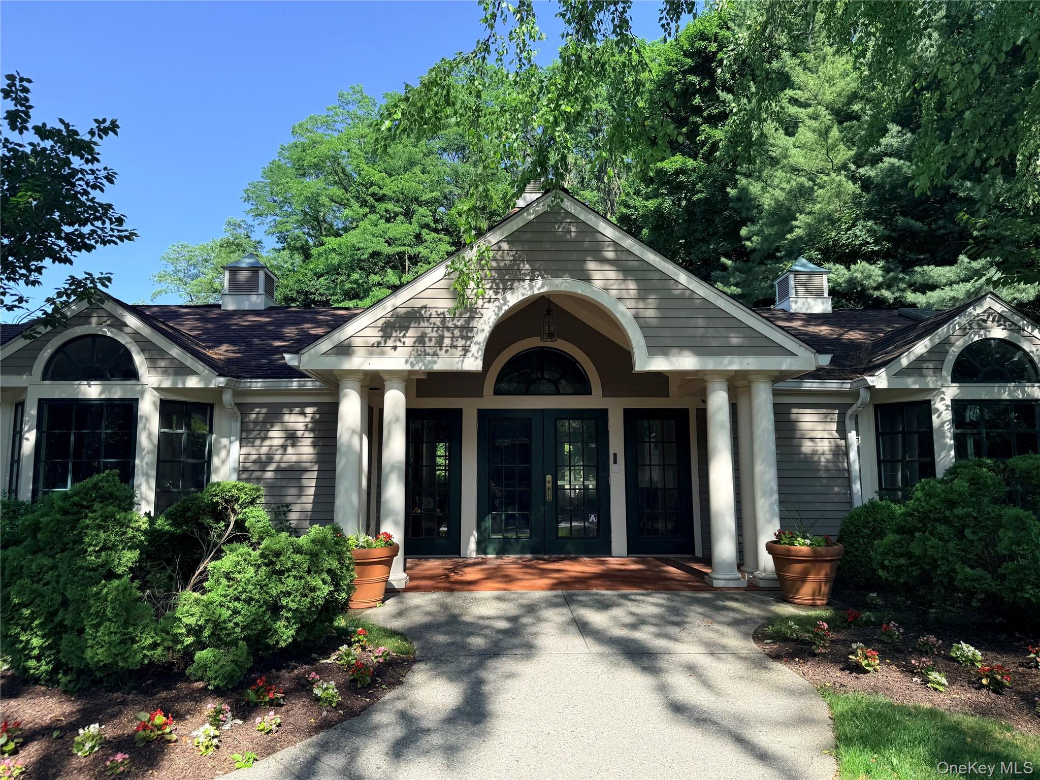 611 Pondside Drive White Plains, NY 10607 - Photo 31 of 40 Club house