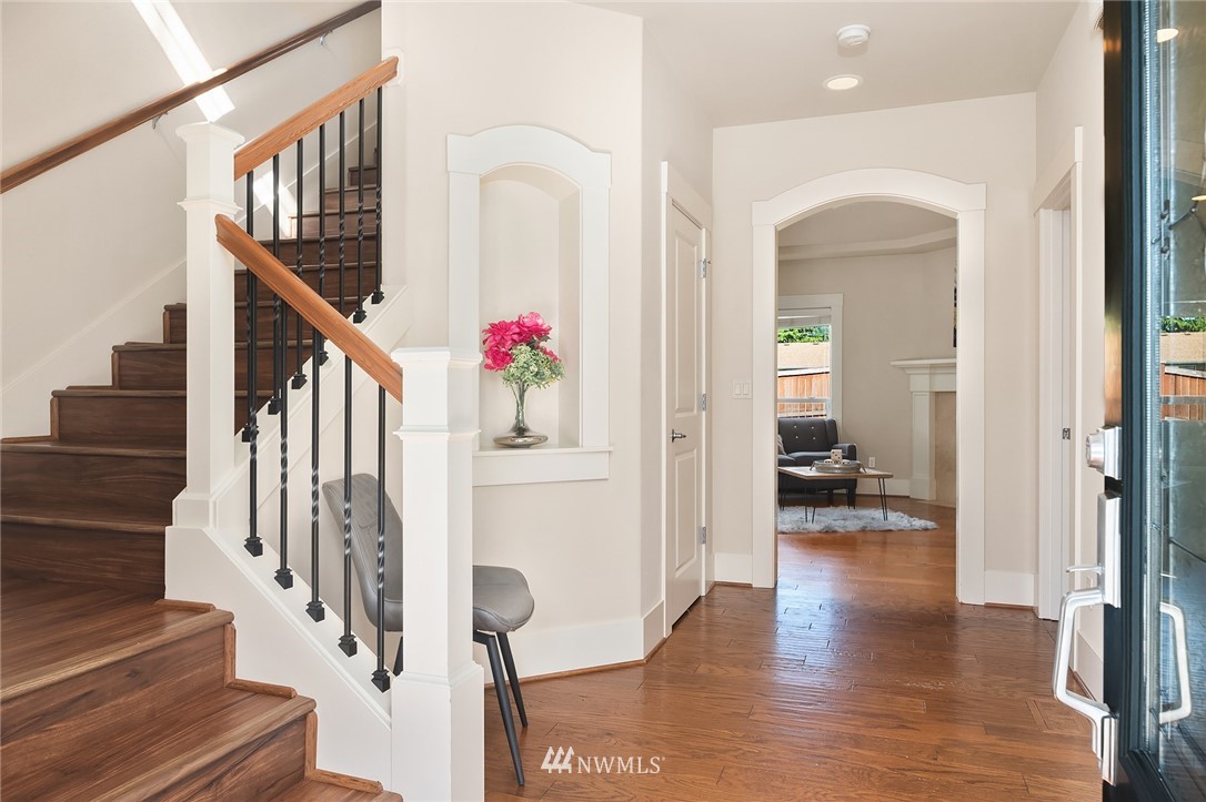 1402 Davis Avenue South Renton, WA 98055 - Photo 4 of 40