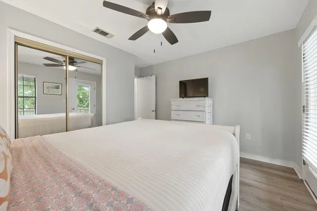 a view of entryway and hall