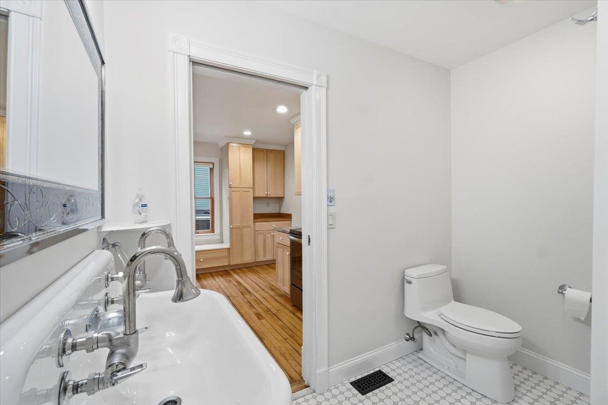 241 Loomis Street Burlington, VT 05401 - Photo 21 of 38