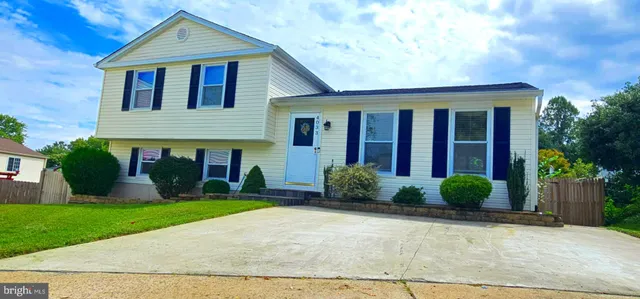 $3,900 | 4033 Pickstone Drive, Fairfax, VA 22032