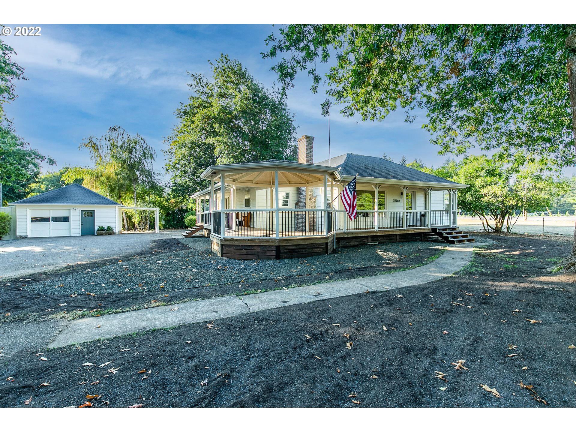 27368 Clear Lake Road Eugene, OR 97402 - Photo 2 of 32 Gallery Image 2