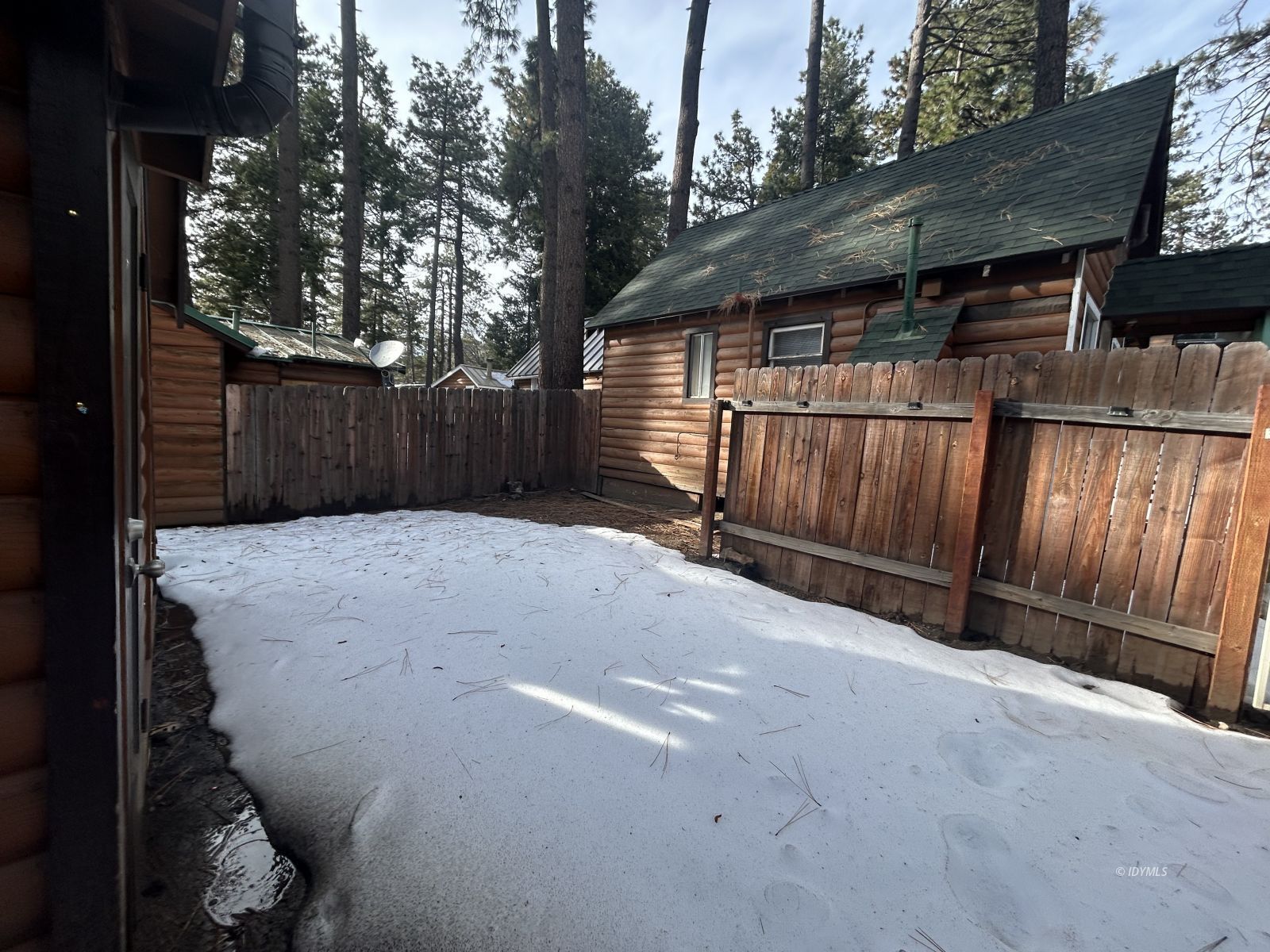 25055 Marion Ridge Drive, Unit 2 Idyllwild, CA 92549 - Photo 16 of 17 a backyard of a house